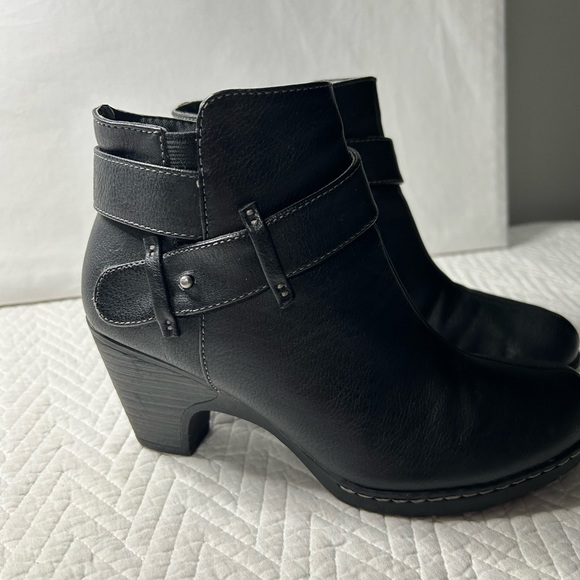 Euro soft Thomasina women’s size 7 black booty boots with side zip - Picture 5 of 13
